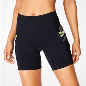 Fabletics Trinity Mid Rise Pocket Short